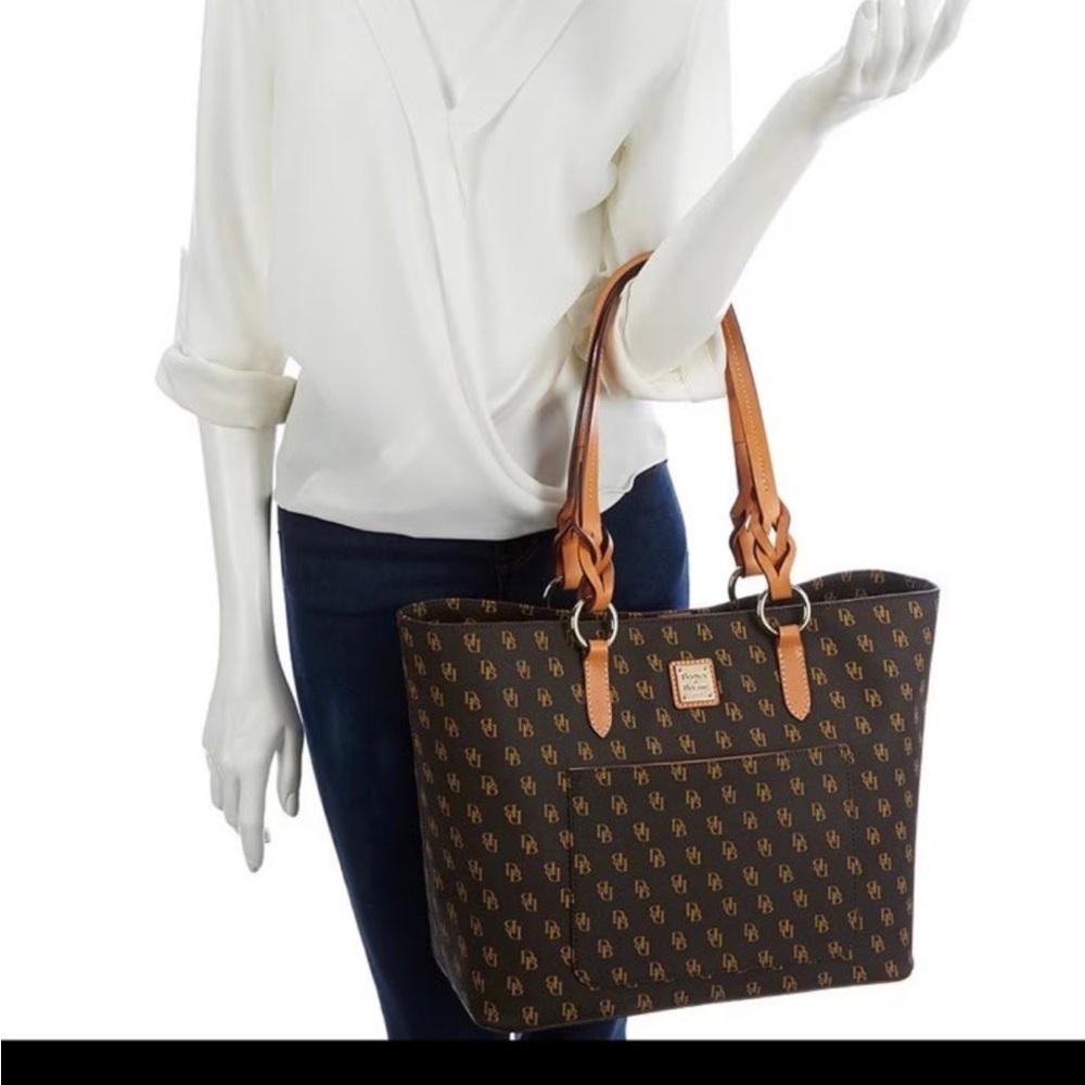 Gently use dooney and burke handbag